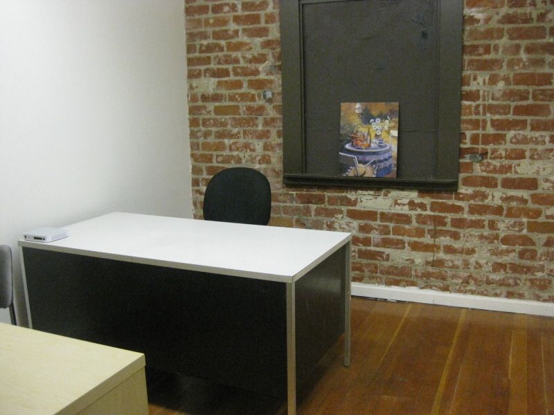 What Van Nuys Offices offers Small Office for Beginners